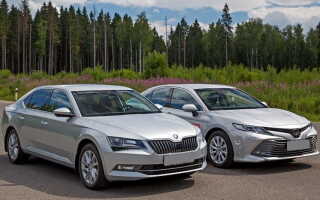 Какой автомобиль лучше: Toyota Camry или Skoda Superb