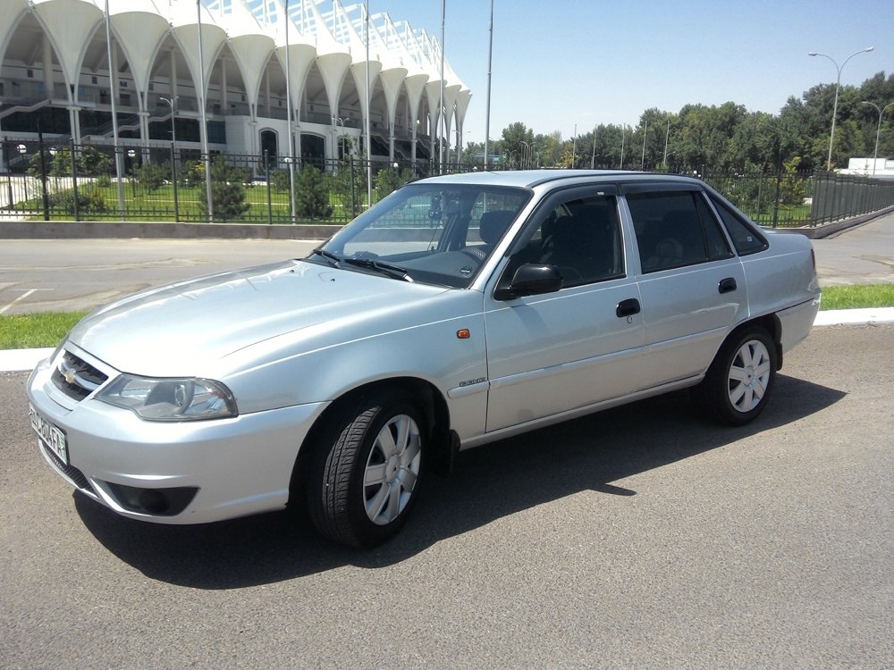 Экстерьер Daewoo Nexia Автомобиль Daewoo Nexia