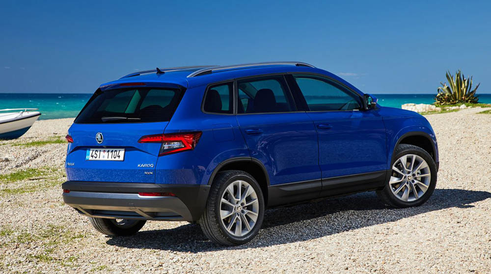 Автомобиль Skoda Karoq сзади
