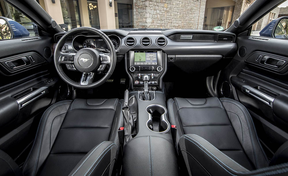 Ford Mustang внутри