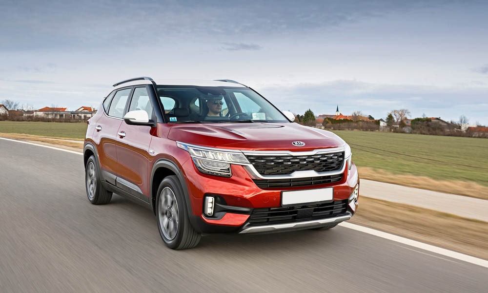 Kia Seltos на дороге