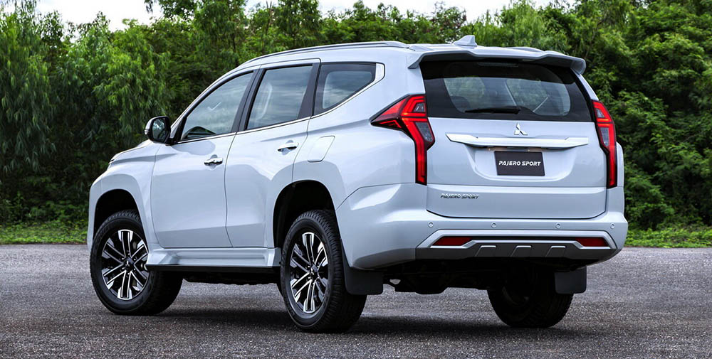 Mitsubishi Pajero Sport сзади