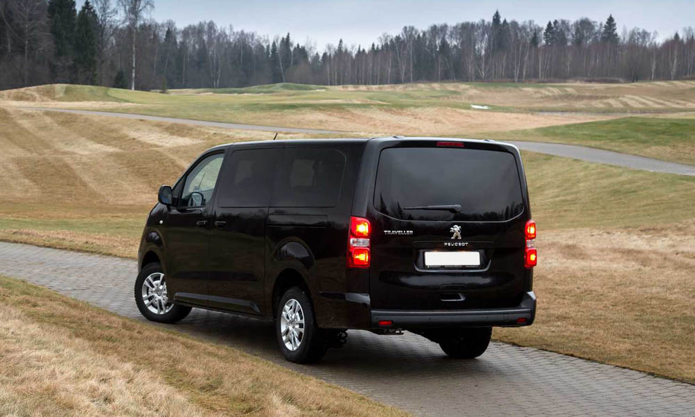 Peugeot Traveller сзади
