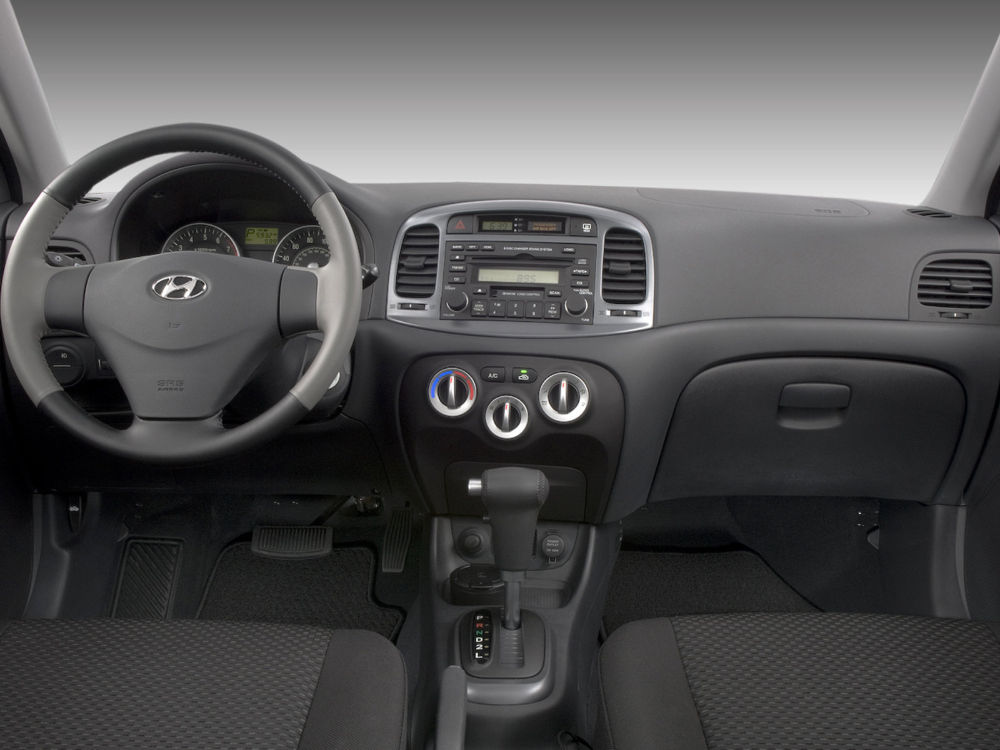 Салон Hyundai Accent Hyundai Accent