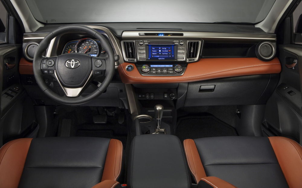 Интерьер RAV4