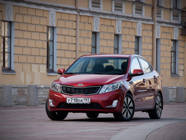 Автомобиль KIA Rio Во внешности KIA Rio также прослеживаются особенности корейского автомобилестроения