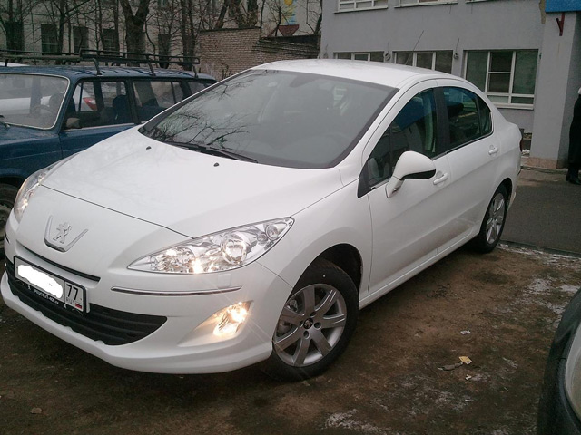 Автомобиль Peugeot 408 Автомобиль Peugeot 408 – просто и солидно