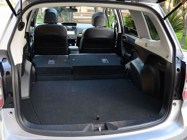 В багажнике автомобиля Subaru Forester