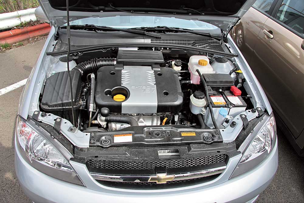 Мотор Chevrolet Lacetti Chevrolet Lacetti под капотом