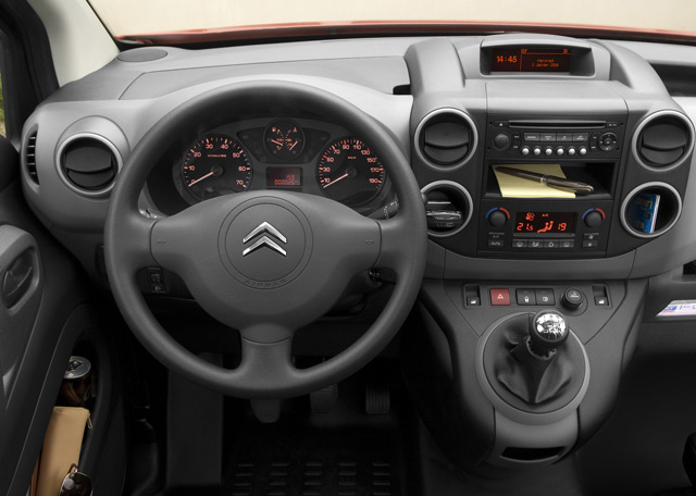 Салон автомобиля Citroen Berlingo Салон автомобиля Citroen Berlingo ориентирован на комфорт водителя и пассажиров во время поездок