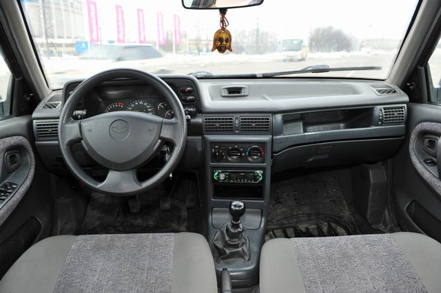 В салоне автомобиля Daewoo Nexia