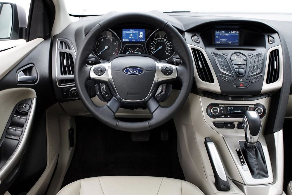Салон Ford Focus Ford Focus руль
