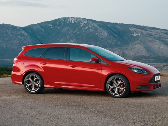 Автомобиль Ford Focus Wagon: вид сбоку Автомобиль Ford Focus Wagon: вид сбоку