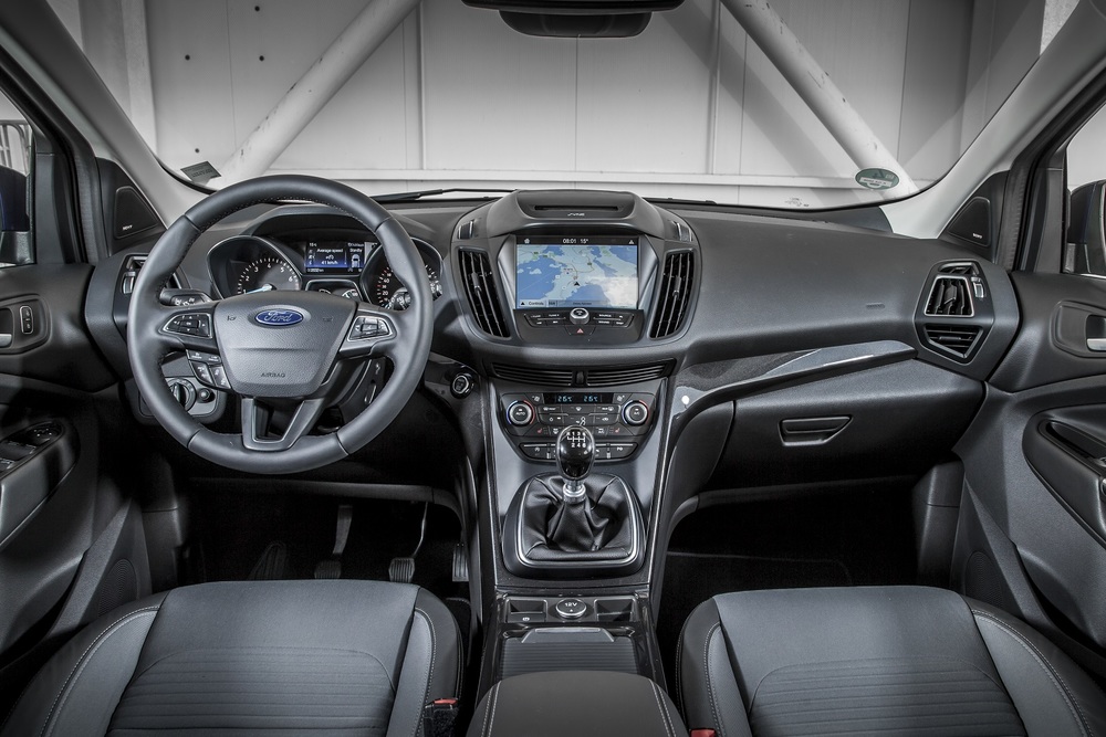 Салон Ford Kuga Ford Kuga салон темный