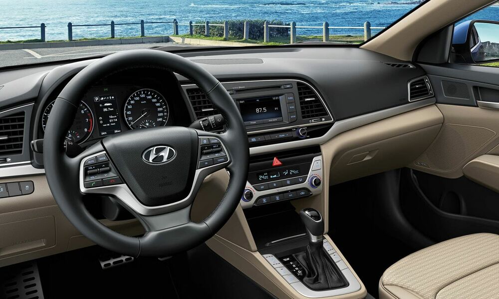 Hyundai Elantra салон светлый