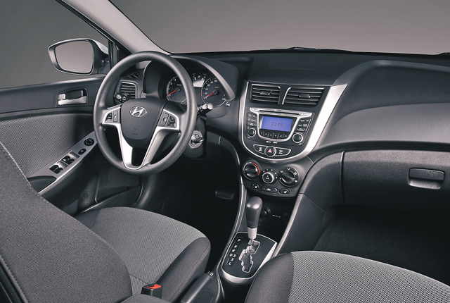 Салон автомобиля Hyundai Solaris В салоне автомобиля Hyundai Solaris вы найдёте элементы современного интерьера
