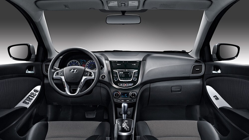 Hyundai Solaris салон черный