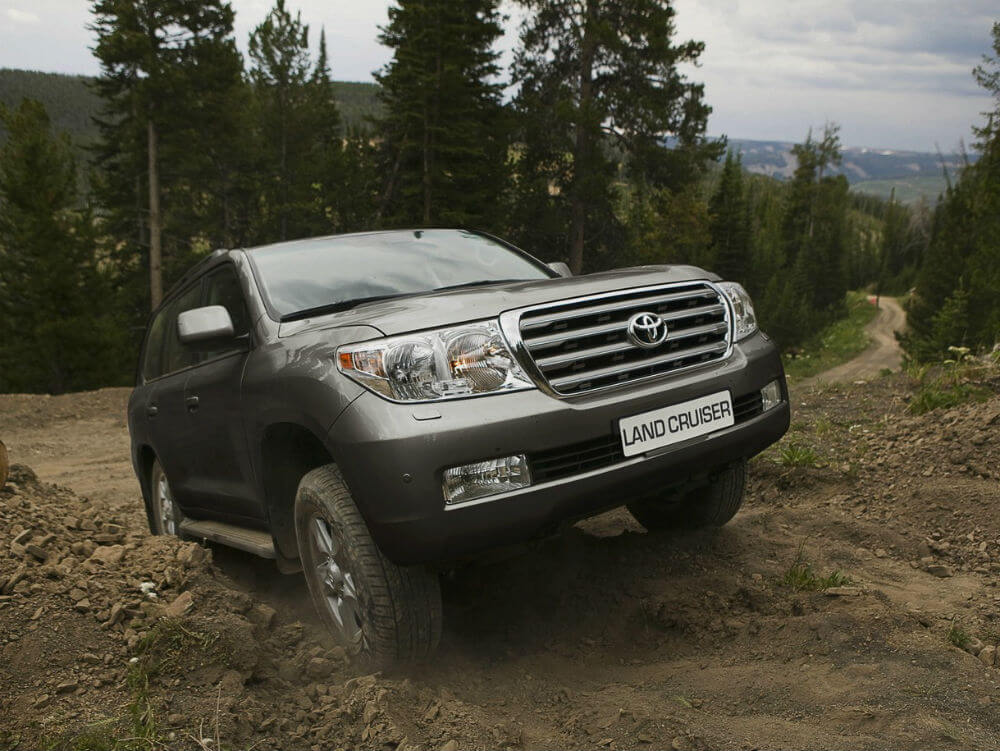 Toyota Land Cruiser 200 на бездорожье