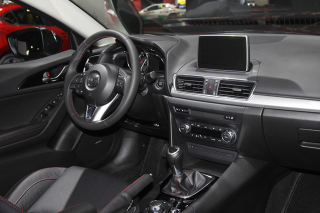 В салоне автомобиля Mazda 3