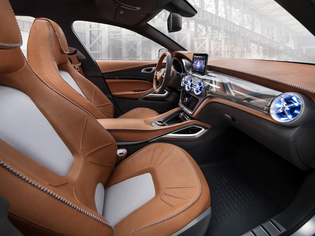 Автомобиль Мерседес GLA: салон