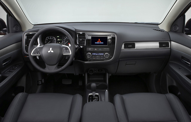 В салоне автомобиля Mitsubishі Outlander практически не к чему придраться