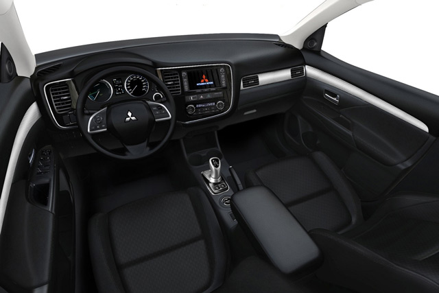 Салон автомобиля Mitsubishi Outlander Салон автомобиля Mitsubishi Outlander лаконичен и комфортабелен