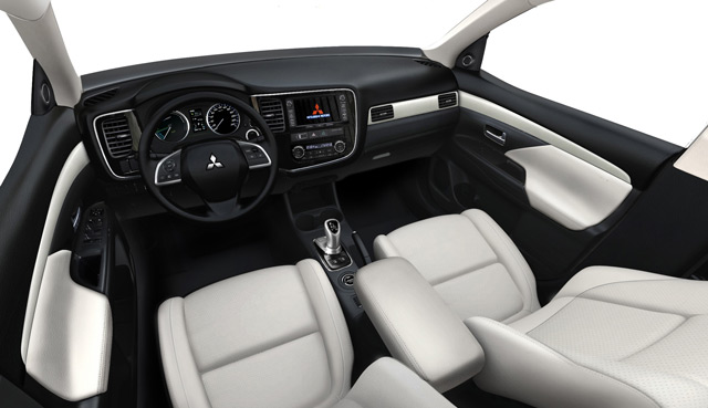 В салоне автомобиля Mitsubishi Outlander