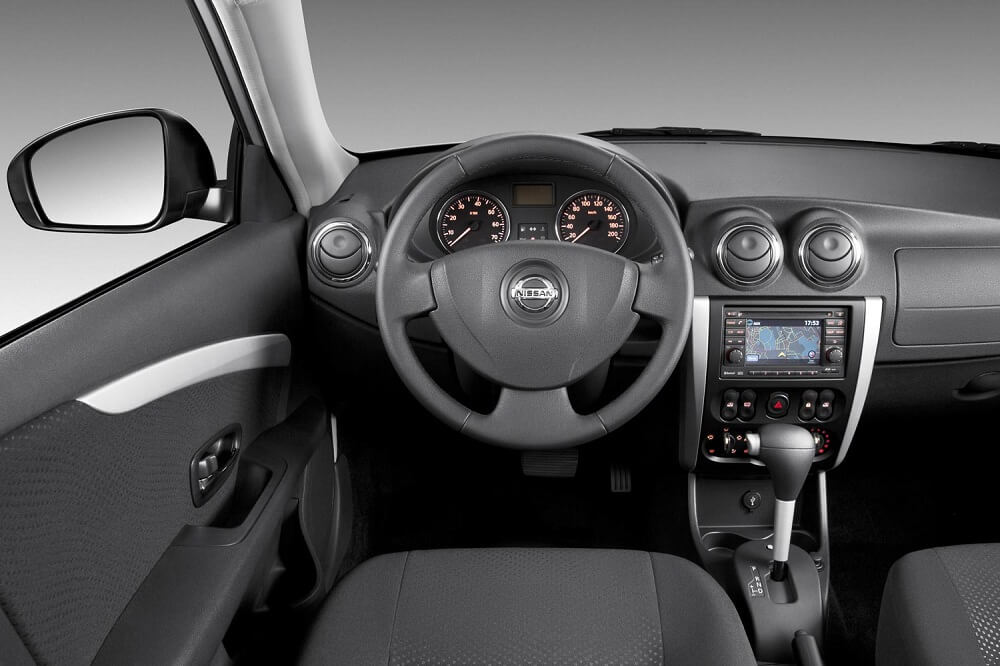 Nissan Almera салон