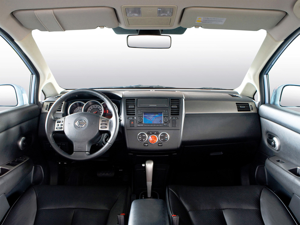 Салон Nissan Tiida Nissan Tiida салон авто