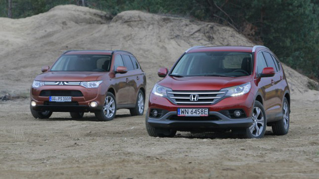 Mitsubishi Outlander и Honda CR-V - автомобили,  которые могут похвастаться немалой популярностью среди паркетников