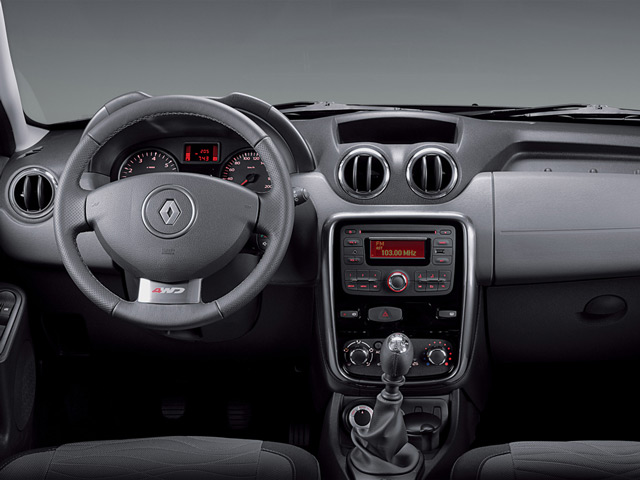 В салоне автомобиля Renault Duster