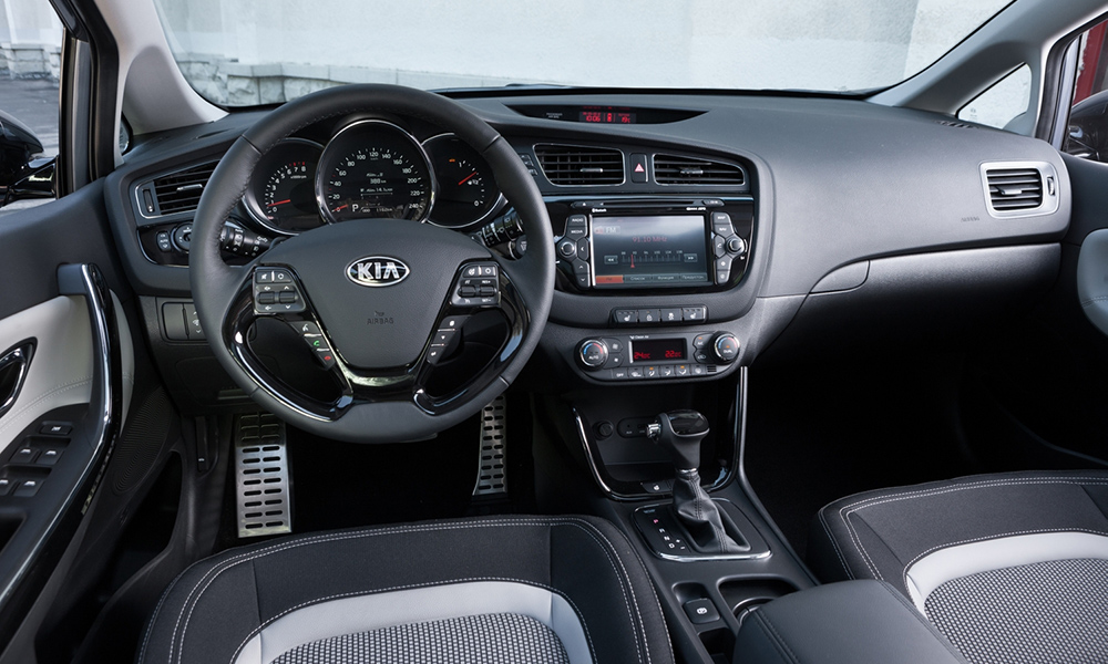Салон хэтчбека Kia Ceed