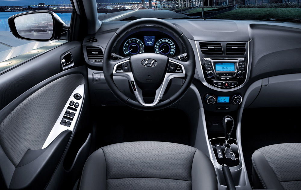 В салоне автомобиля Hyundai Solaris