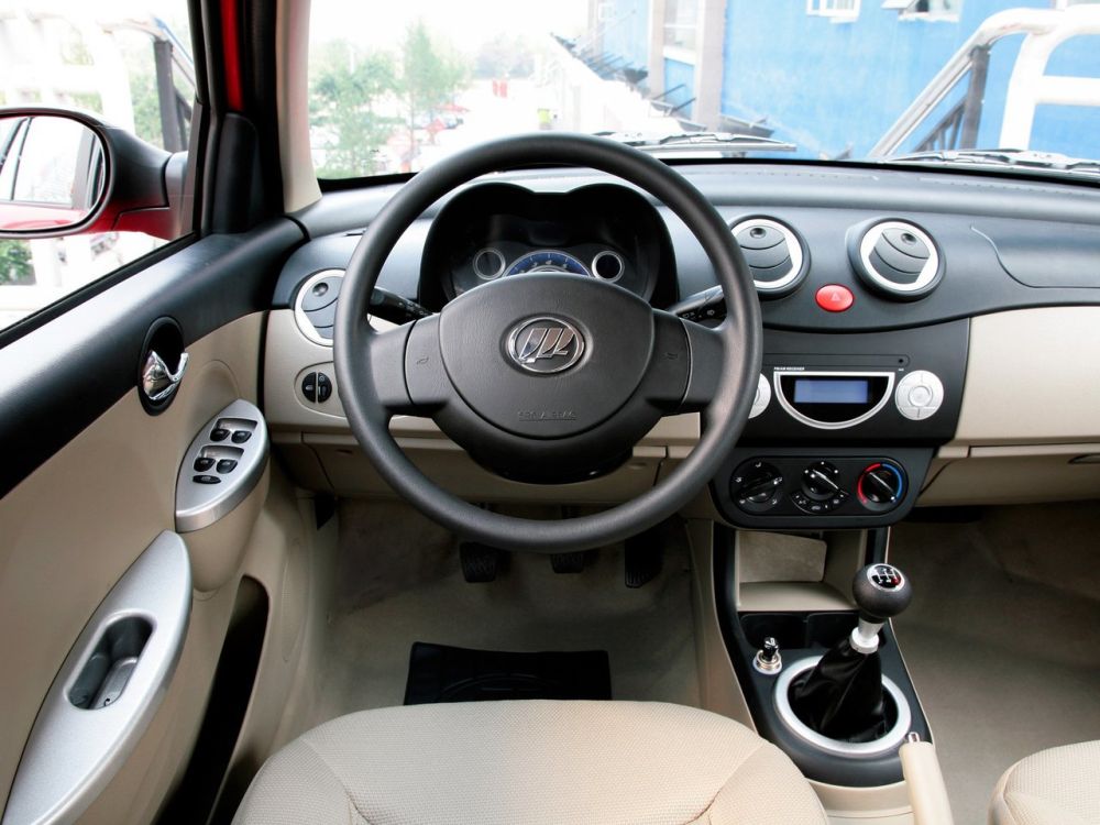 Салон автомобиля Lifan Smily Салон Lifan Smily