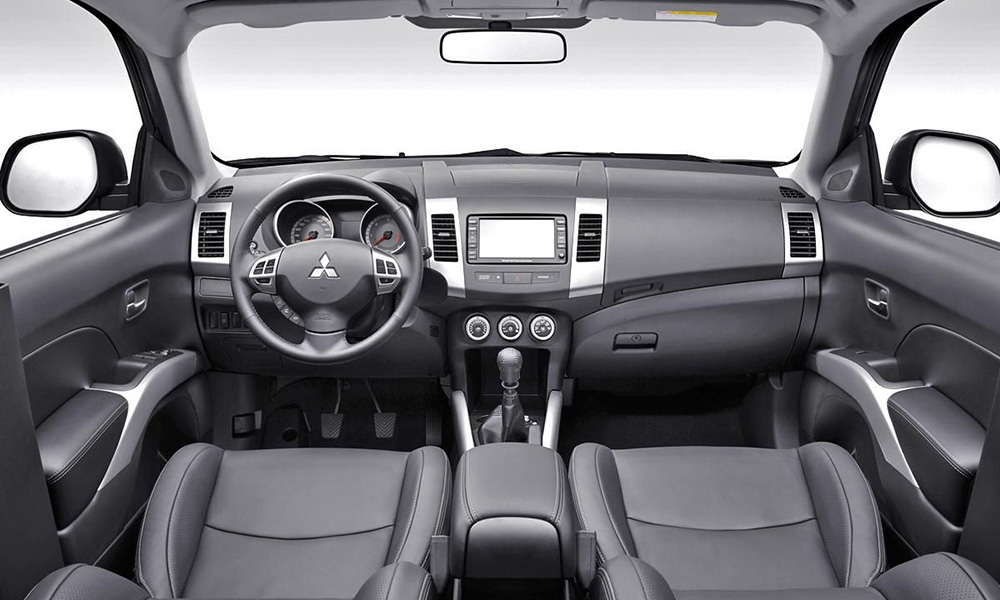 Салон Mitsubishi Outlander