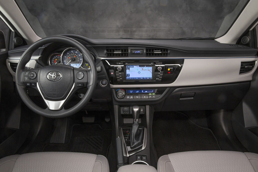 В салоне автомобиля Toyota Corolla