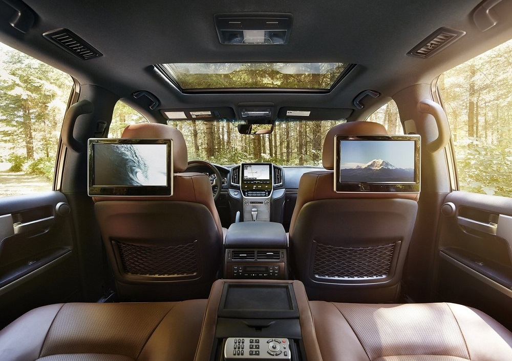 Салон Toyota Land Cruiser 200