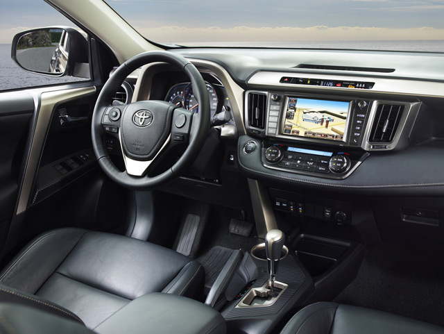 В салоне автомобиля Toyota RAV4