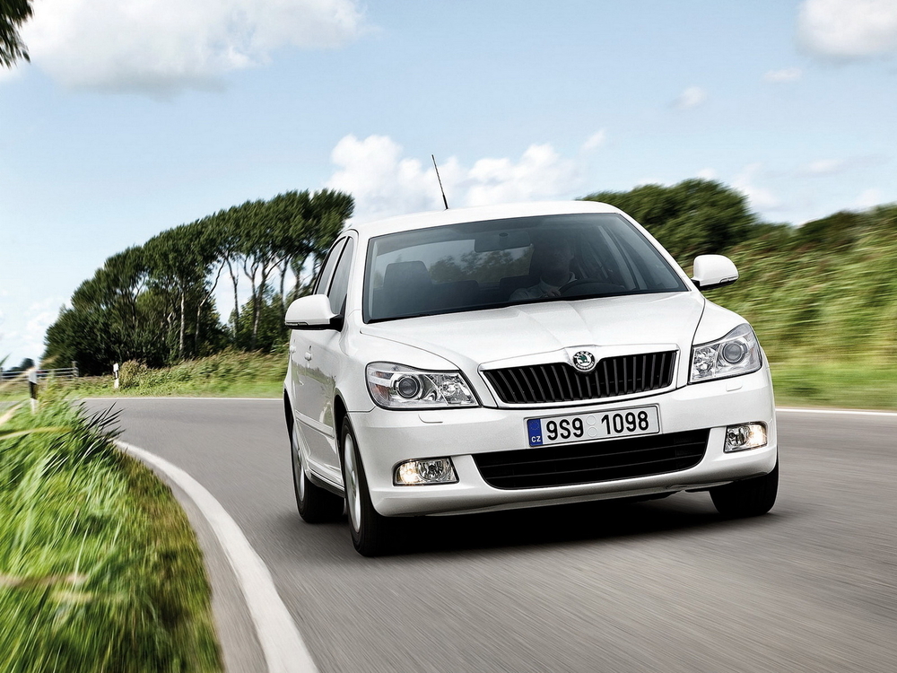 Skoda Octavia белый