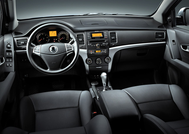 В салоне автомобиля SsangYong Actyon