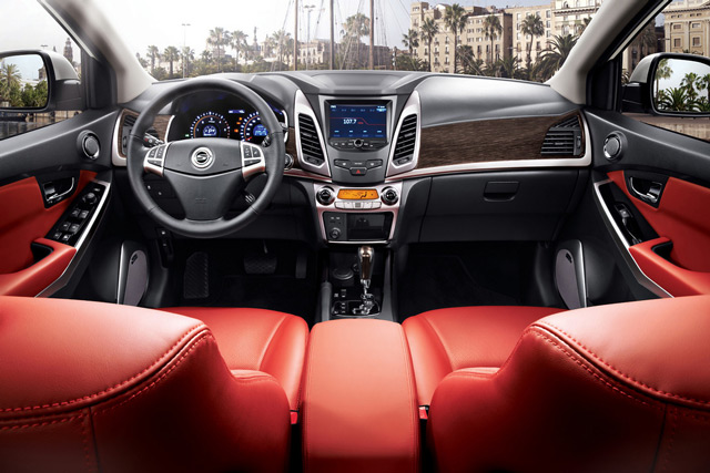 В салоне автомобиля SsangYong Actyon