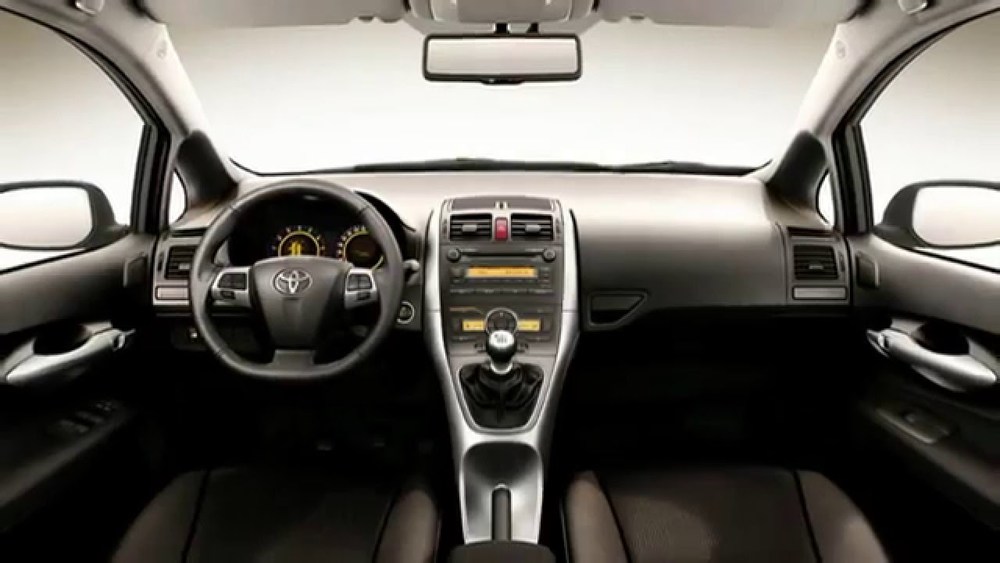 Toyota Auris Toyota Auris салон черный