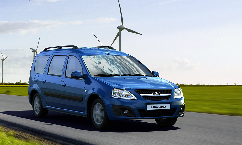 Универсал Lada Largus на трассе Универсал Lada Largus на трассе
