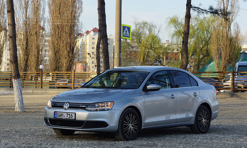 Volkswagen Jetta на трассе